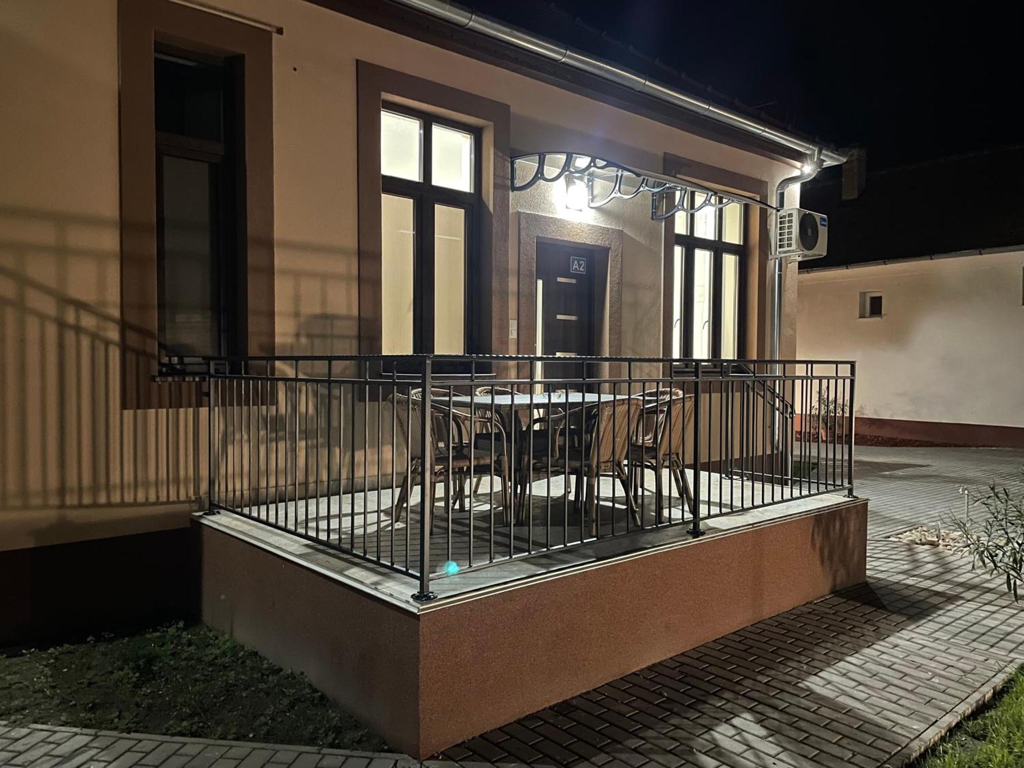 Kovacs Apartmanhaz Kiskunhalas Zimmer foto