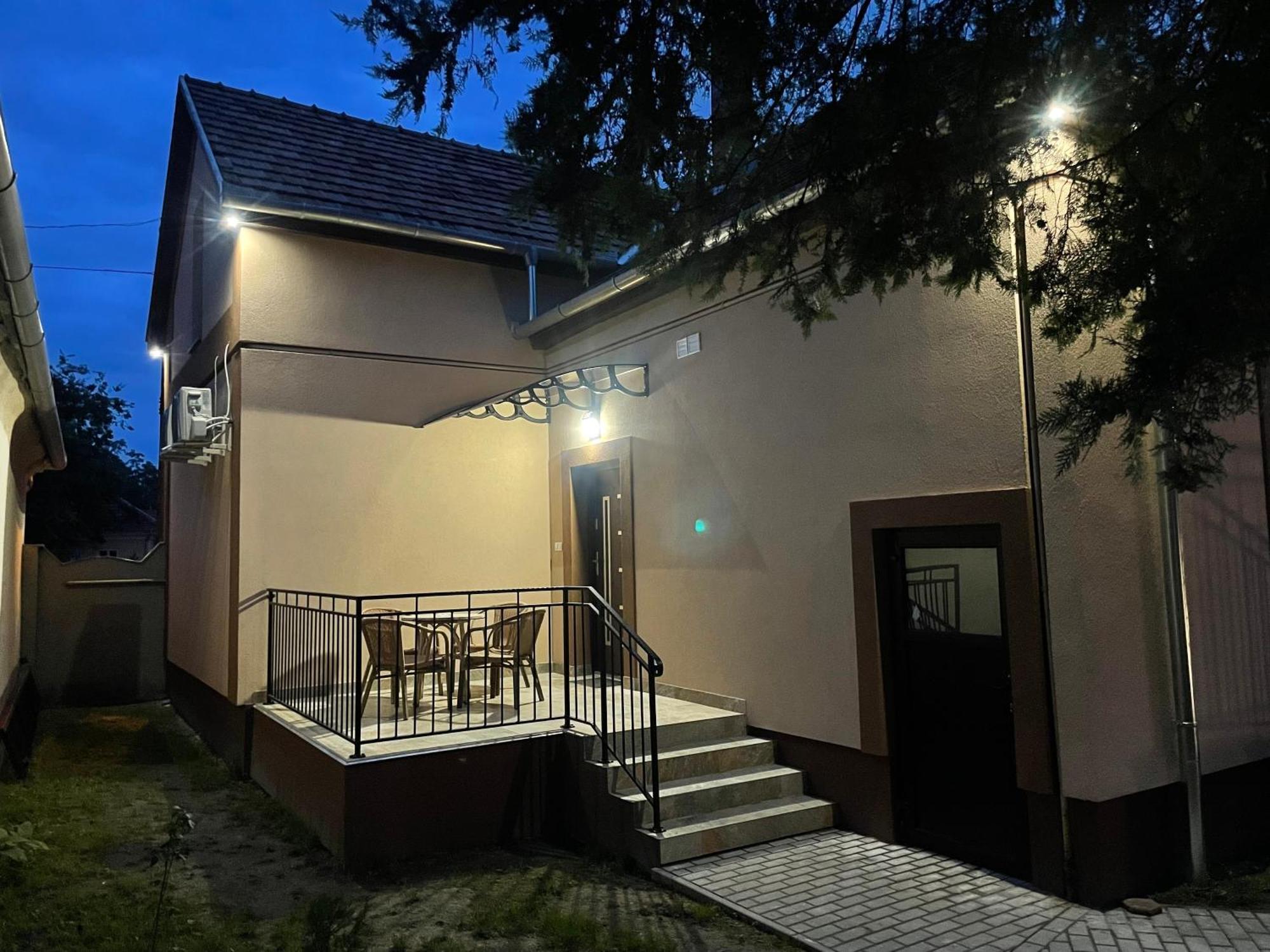 Kovacs Apartmanhaz Kiskunhalas Zimmer foto